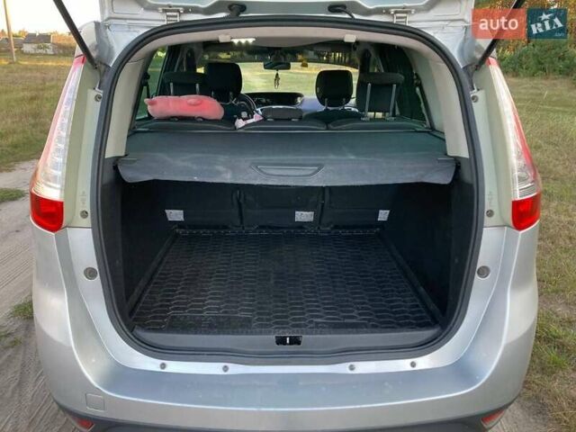 Серый Рено Гранд Сценик, объемом двигателя 1.5 л и пробегом 300 тыс. км за 7300 $, фото 15 на Automoto.ua
