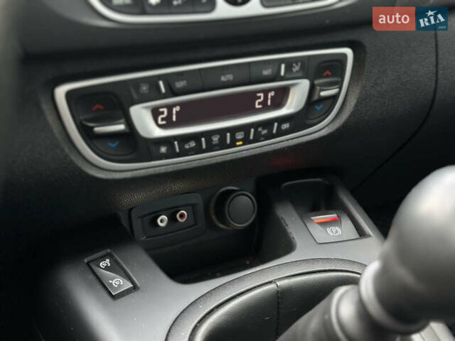 Серый Рено Гранд Сценик, объемом двигателя 1.5 л и пробегом 197 тыс. км за 6950 $, фото 47 на Automoto.ua