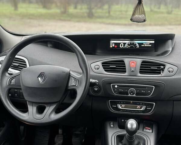 Сірий Рено Гранд Сценік, об'ємом двигуна 1.5 л та пробігом 255 тис. км за 7500 $, фото 10 на Automoto.ua