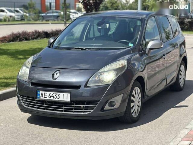 Серый Рено Гранд Сценик, объемом двигателя 1.5 л и пробегом 300 тыс. км за 7300 $, фото 7 на Automoto.ua