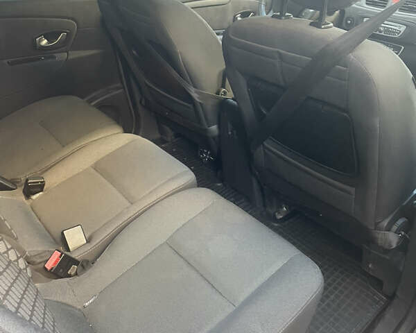 Рено Гранд Сценик 2010 в Харькове на Automoto.ua Серый Рено Гранд Сценик, объемом двигателя 1.5 л и пробегом 325 тыс. км за 7000 $, фото 5 на Automoto.ua