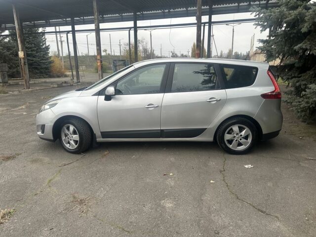 Серый Рено Гранд Сценик, объемом двигателя 1.5 л и пробегом 282 тыс. км за 7600 $, фото 2 на Automoto.ua