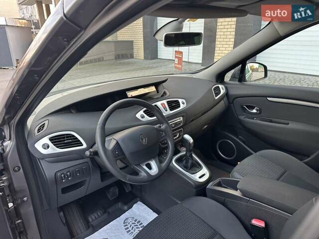Рено Гранд Сценик 2010 в Луцке на Automoto.ua Серый Рено Гранд Сценик, объемом двигателя 2.02 л и пробегом 232 тыс. км за 7950 $, фото 13 на Automoto.ua
