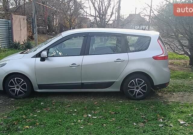 Серый Рено Гранд Сценик, объемом двигателя 1.46 л и пробегом 244 тыс. км за 7700 $, фото 5 на Automoto.ua