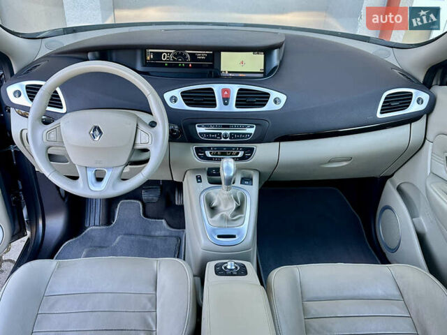 Серый Рено Гранд Сценик, объемом двигателя 2 л и пробегом 244 тыс. км за 7800 $, фото 18 на Automoto.ua