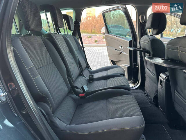 Серый Рено Гранд Сценик, объемом двигателя 1.4 л и пробегом 180 тыс. км за 5999 $, фото 26 на Automoto.ua