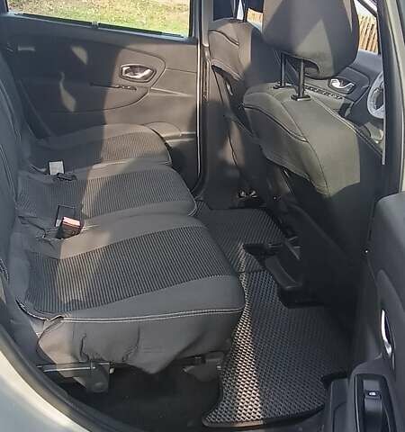 Серый Рено Гранд Сценик, объемом двигателя 1.46 л и пробегом 244 тыс. км за 7700 $, фото 3 на Automoto.ua