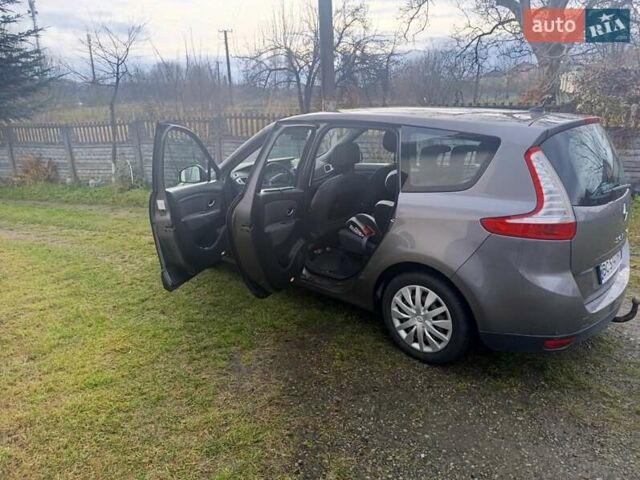 Серый Рено Гранд Сценик, объемом двигателя 1.9 л и пробегом 246 тыс. км за 6400 $, фото 8 на Automoto.ua