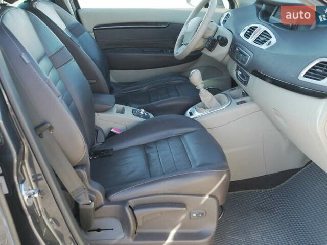 Серый Рено Гранд Сценик, объемом двигателя 1.87 л и пробегом 319 тыс. км за 7900 $, фото 4 на Automoto.ua