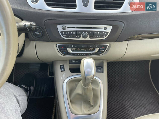 Серый Рено Гранд Сценик, объемом двигателя 1.5 л и пробегом 300 тыс. км за 5999 $, фото 84 на Automoto.ua