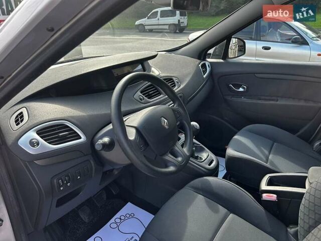 Серый Рено Гранд Сценик, объемом двигателя 1.4 л и пробегом 190 тыс. км за 4990 $, фото 14 на Automoto.ua