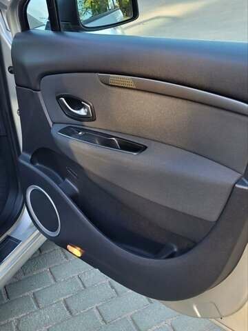 Серый Рено Гранд Сценик, объемом двигателя 2 л и пробегом 248 тыс. км за 8650 $, фото 19 на Automoto.ua