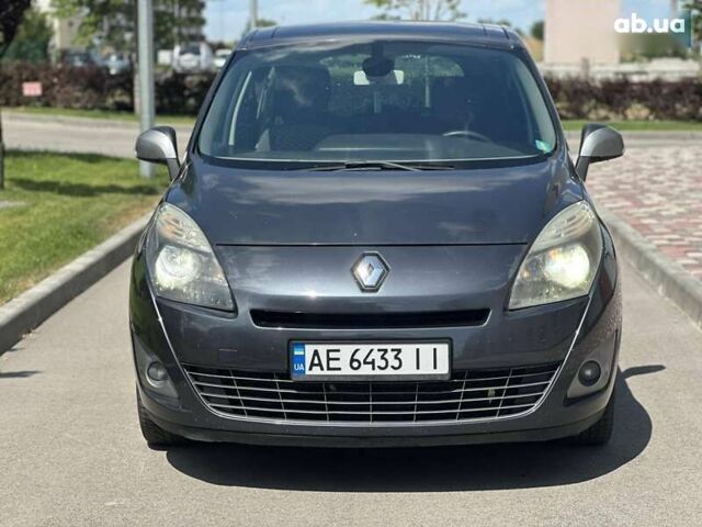 Серый Рено Гранд Сценик, объемом двигателя 1.5 л и пробегом 300 тыс. км за 7300 $, фото 1 на Automoto.ua