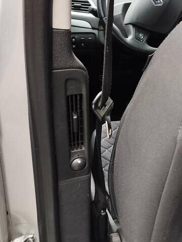 Сірий Рено Гранд Сценік, об'ємом двигуна 2 л та пробігом 329 тис. км за 7350 $, фото 16 на Automoto.ua