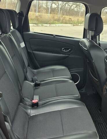 Серый Рено Гранд Сценик, объемом двигателя 1.6 л и пробегом 149 тыс. км за 8500 $, фото 30 на Automoto.ua