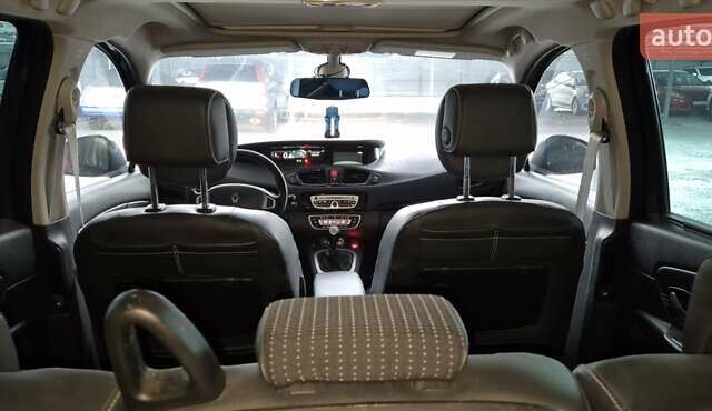 Серый Рено Гранд Сценик, объемом двигателя 1.6 л и пробегом 334 тыс. км за 7700 $, фото 15 на Automoto.ua