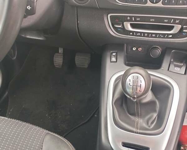 Рено Гранд Сценик 2011 в Чернигове на Automoto.ua Серый Рено Гранд Сценик, объемом двигателя 1.5 л и пробегом 220 тыс. км за 8500 $, фото 17 на Automoto.ua