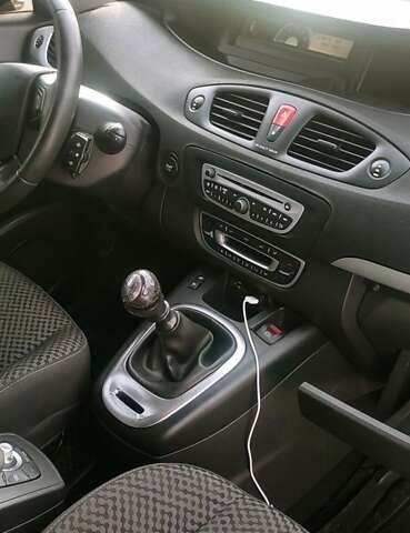 Серый Рено Гранд Сценик, объемом двигателя 1.5 л и пробегом 278 тыс. км за 7500 $, фото 10 на Automoto.ua