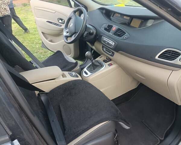 Серый Рено Гранд Сценик, объемом двигателя 1.46 л и пробегом 225 тыс. км за 8000 $, фото 3 на Automoto.ua