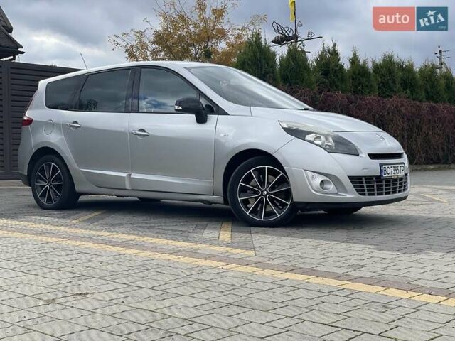 Серый Рено Гранд Сценик, объемом двигателя 2 л и пробегом 249 тыс. км за 8450 $, фото 8 на Automoto.ua