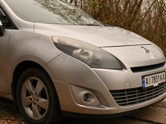 Серый Рено Гранд Сценик, объемом двигателя 1.6 л и пробегом 330 тыс. км за 7400 $, фото 4 на Automoto.ua