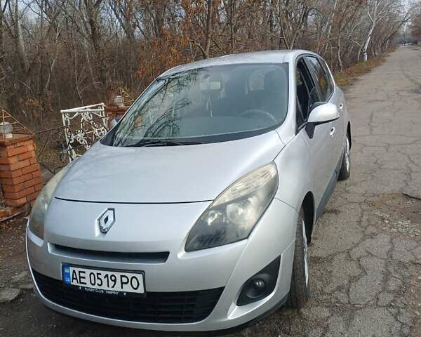 Сірий Рено Гранд Сценік, об'ємом двигуна 1.6 л та пробігом 275 тис. км за 8000 $, фото 3 на Automoto.ua