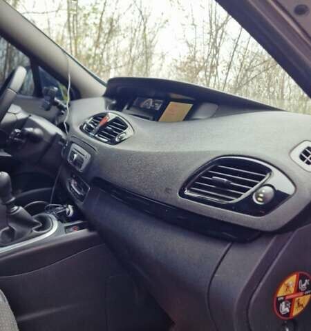 Серый Рено Гранд Сценик, объемом двигателя 1.6 л и пробегом 335 тыс. км за 7400 $, фото 25 на Automoto.ua