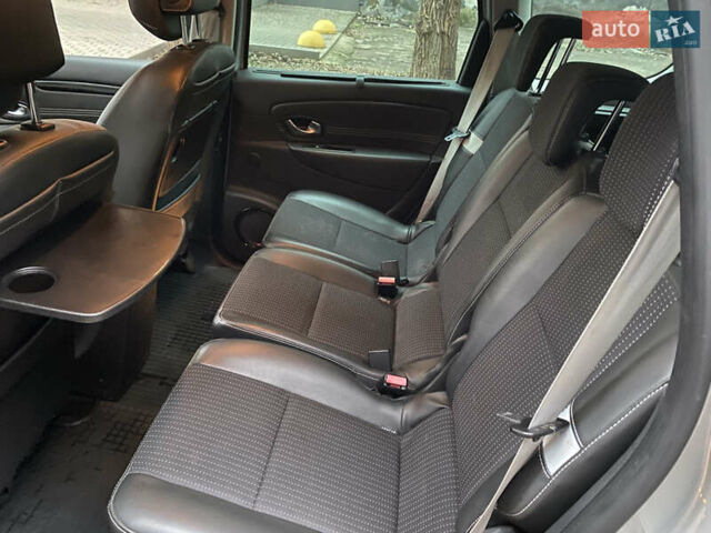 Сірий Рено Гранд Сценік, об'ємом двигуна 1.87 л та пробігом 220 тис. км за 8000 $, фото 40 на Automoto.ua