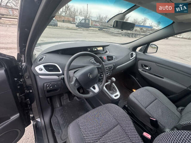 Сірий Рено Гранд Сценік, об'ємом двигуна 1.6 л та пробігом 219 тис. км за 9000 $, фото 32 на Automoto.ua