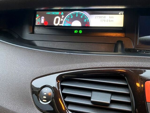 Серый Рено Гранд Сценик, объемом двигателя 1.5 л и пробегом 280 тыс. км за 8000 $, фото 5 на Automoto.ua