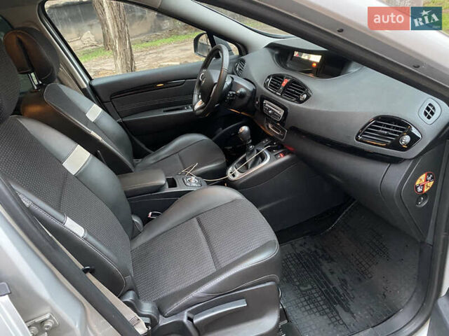 Сірий Рено Гранд Сценік, об'ємом двигуна 1.87 л та пробігом 220 тис. км за 8000 $, фото 34 на Automoto.ua