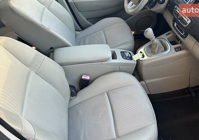 Сірий Рено Гранд Сценік, об'ємом двигуна 1.5 л та пробігом 262 тис. км за 6999 $, фото 20 на Automoto.ua
