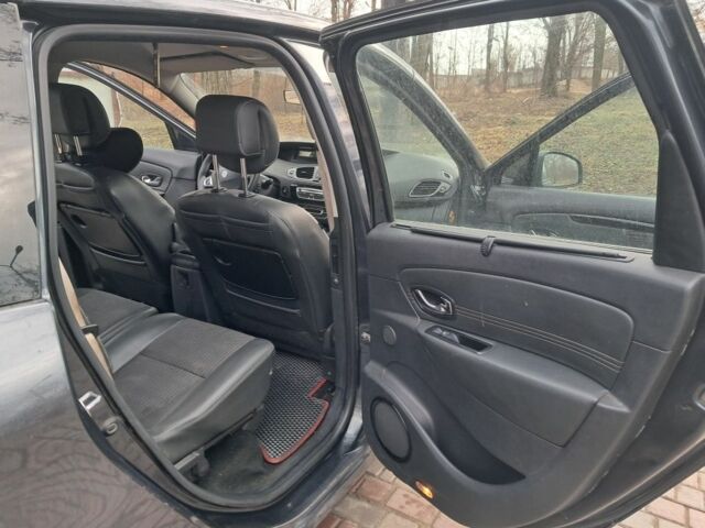 Серый Рено Гранд Сценик, объемом двигателя 1.6 л и пробегом 306 тыс. км за 6500 $, фото 5 на Automoto.ua