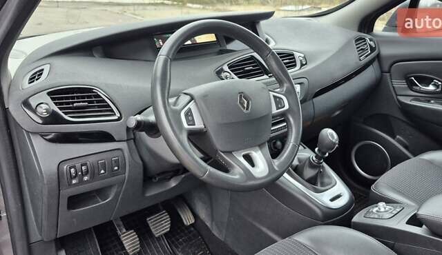 Серый Рено Гранд Сценик, объемом двигателя 1.6 л и пробегом 149 тыс. км за 8500 $, фото 20 на Automoto.ua