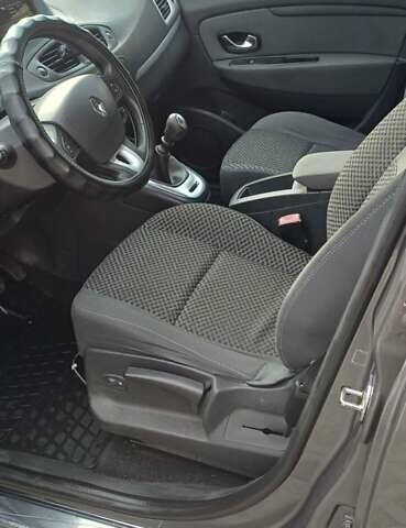 Сірий Рено Гранд Сценік, об'ємом двигуна 1.5 л та пробігом 255 тис. км за 6500 $, фото 5 на Automoto.ua