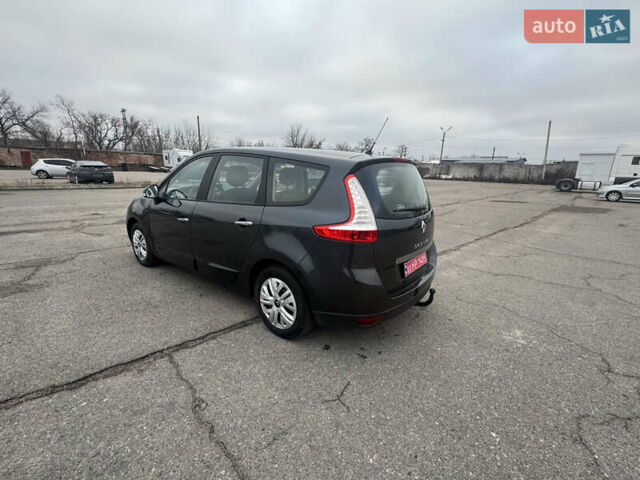 Сірий Рено Гранд Сценік, об'ємом двигуна 1.6 л та пробігом 219 тис. км за 9000 $, фото 4 на Automoto.ua