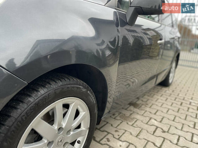 Серый Рено Гранд Сценик, объемом двигателя 1.6 л и пробегом 215 тыс. км за 6850 $, фото 19 на Automoto.ua