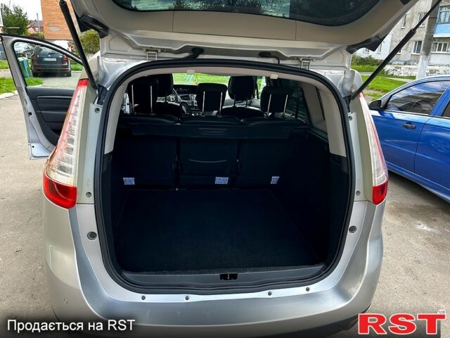 Серый Рено Гранд Сценик, объемом двигателя 1.6 л и пробегом 268 тыс. км за 8100 $, фото 12 на Automoto.ua