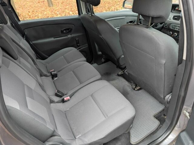 Серый Рено Гранд Сценик, объемом двигателя 1.5 л и пробегом 261 тыс. км за 5999 $, фото 21 на Automoto.ua