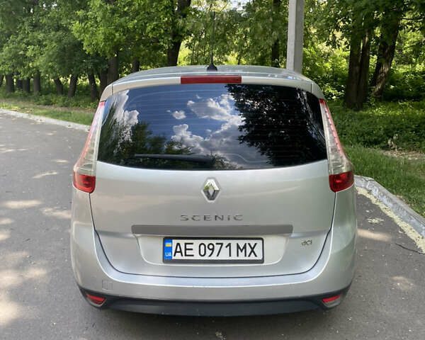 Сірий Рено Гранд Сценік, об'ємом двигуна 1.46 л та пробігом 228 тис. км за 7900 $, фото 3 на Automoto.ua