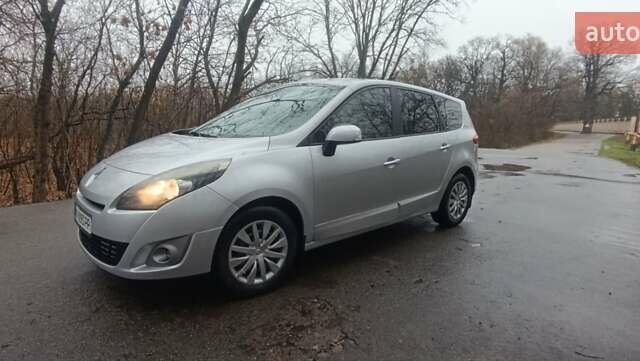 Серый Рено Гранд Сценик, объемом двигателя 1.5 л и пробегом 240 тыс. км за 7600 $, фото 4 на Automoto.ua