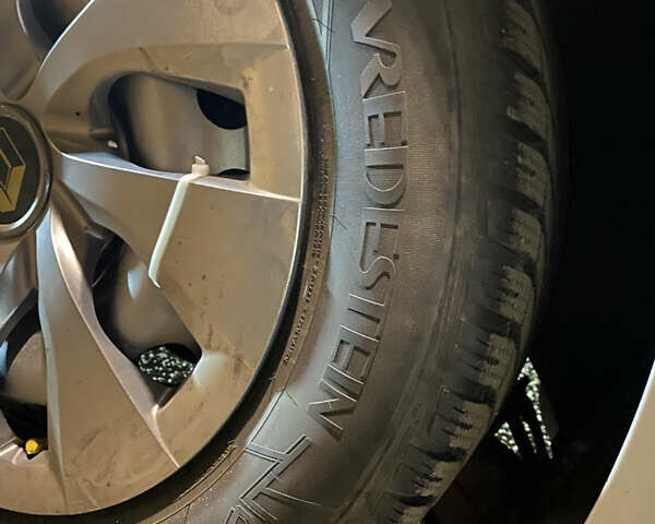 Сірий Рено Гранд Сценік, об'ємом двигуна 1.87 л та пробігом 220 тис. км за 8000 $, фото 17 на Automoto.ua