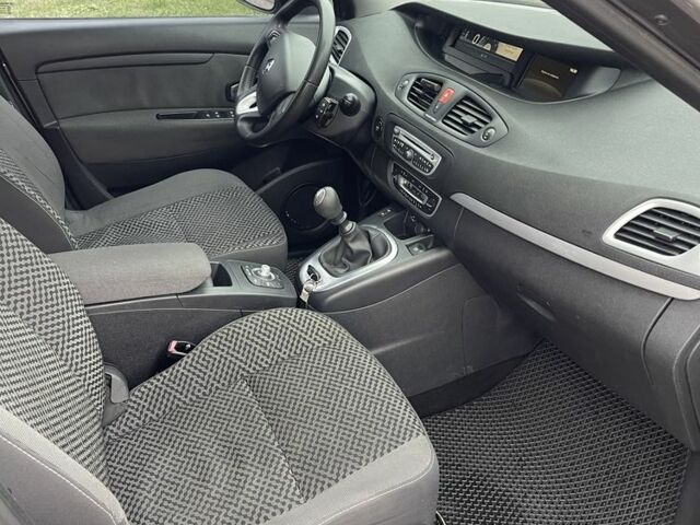 Серый Рено Гранд Сценик, объемом двигателя 1.5 л и пробегом 277 тыс. км за 6900 $, фото 5 на Automoto.ua