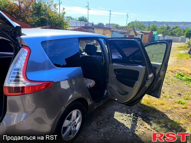 Рено Гранд Сценик 2011 в Стрые на Automoto.ua Серый Рено Гранд Сценик, объемом двигателя 1.5 л и пробегом 300 тыс. км за 6300 $, фото 8 на Automoto.ua