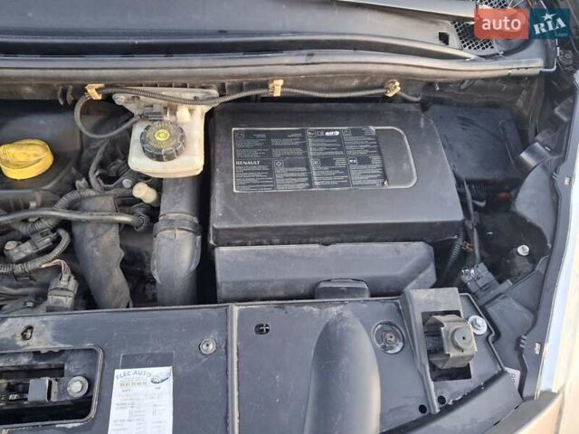 Серый Рено Гранд Сценик, объемом двигателя 1.6 л и пробегом 271 тыс. км за 7600 $, фото 1 на Automoto.ua