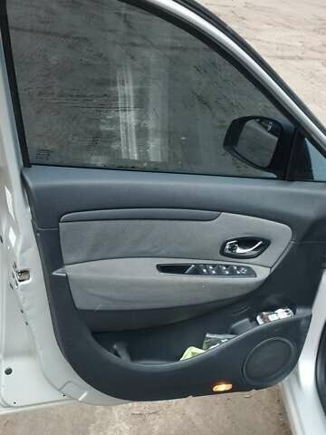 Сірий Рено Гранд Сценік, об'ємом двигуна 2 л та пробігом 329 тис. км за 7350 $, фото 18 на Automoto.ua