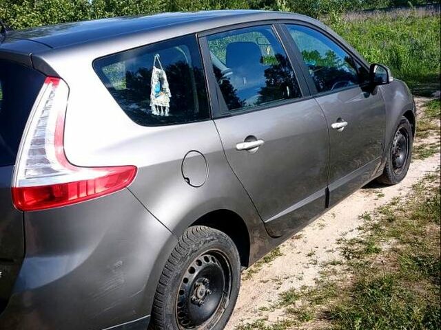 Серый Рено Гранд Сценик, объемом двигателя 1.5 л и пробегом 282 тыс. км за 6300 $, фото 2 на Automoto.ua