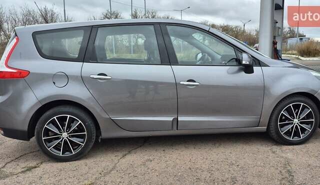 Серый Рено Гранд Сценик, объемом двигателя 1.6 л и пробегом 149 тыс. км за 8500 $, фото 7 на Automoto.ua