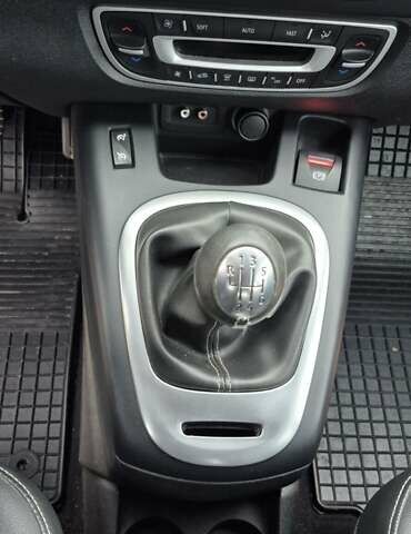 Серый Рено Гранд Сценик, объемом двигателя 1.6 л и пробегом 149 тыс. км за 8500 $, фото 25 на Automoto.ua