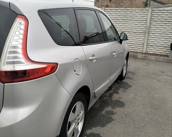 Рено Гранд Сценик 2011 в Чернигове на Automoto.ua Серый Рено Гранд Сценик, объемом двигателя 1.5 л и пробегом 220 тыс. км за 8500 $, фото 5 на Automoto.ua